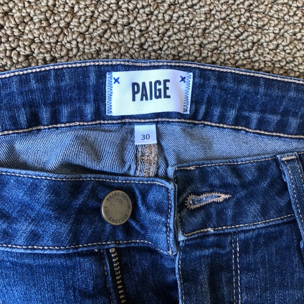 Mid rise PAIGE skinny jeans. Used but in very good condition.